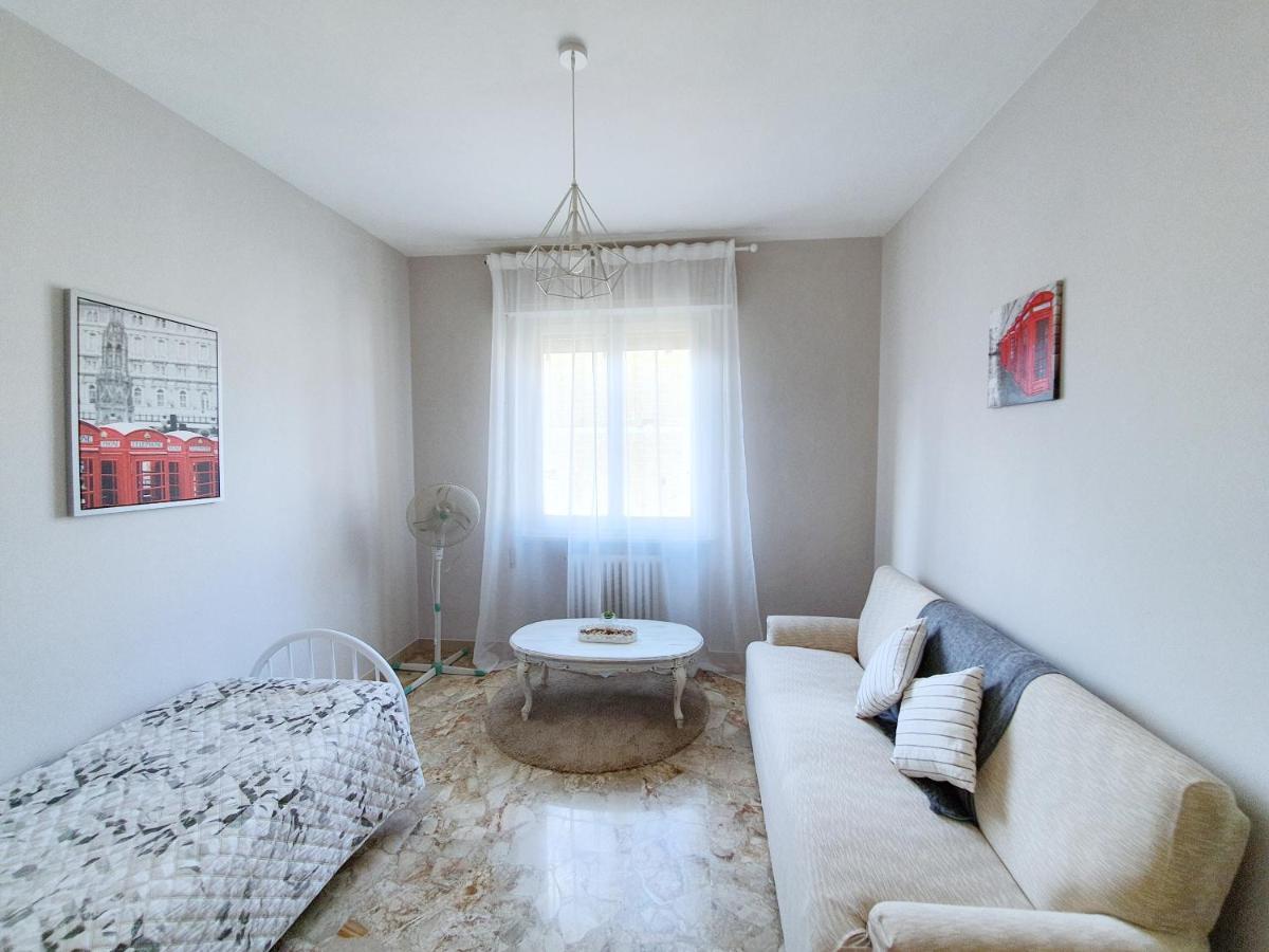 Affittacamere Zona Caserma-Stazione 폴리뇨 외부 사진
