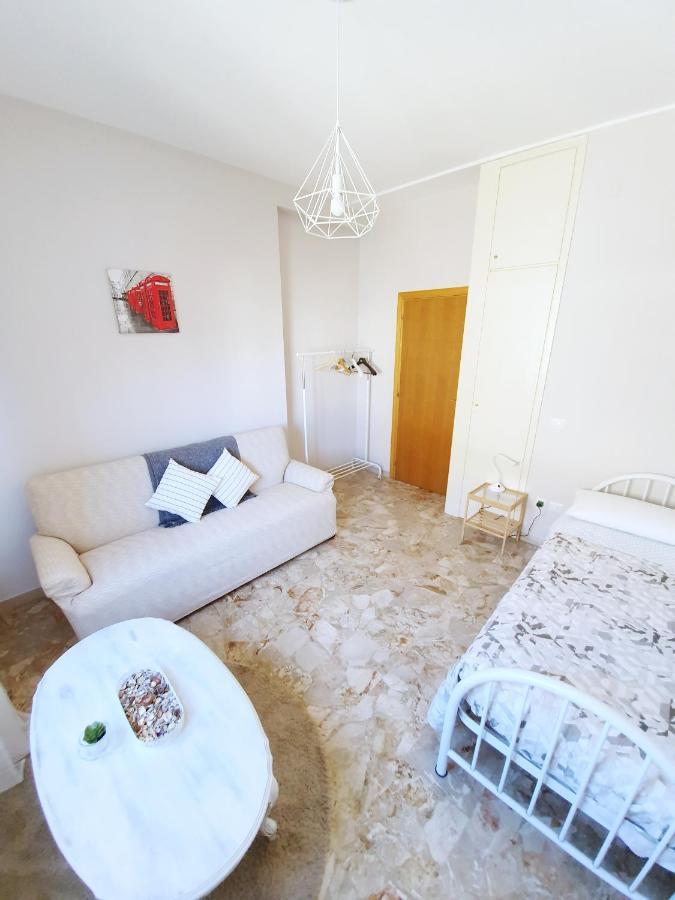 Affittacamere Zona Caserma-Stazione 폴리뇨 외부 사진