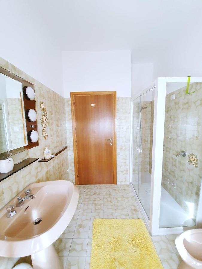 Affittacamere Zona Caserma-Stazione 폴리뇨 외부 사진