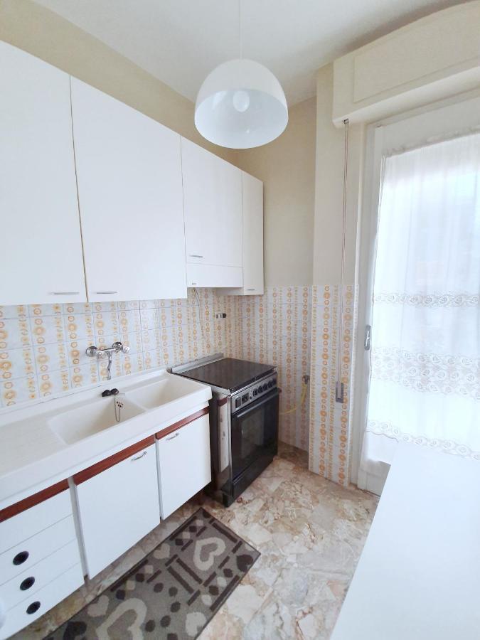 Affittacamere Zona Caserma-Stazione 폴리뇨 외부 사진